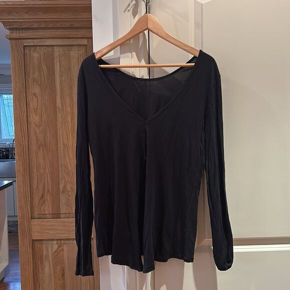 Lululemon black jersey long sleeve top slit back 4? - Picture 4 of 7
